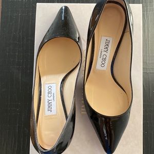 Gorgeous black patent leather pumps in excellent condition.